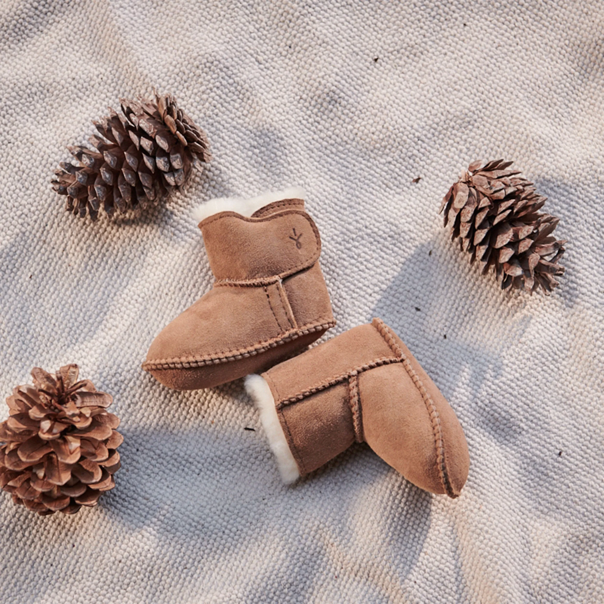 Baby Bootie - Chestnut||Bottillon de bébé - Châtaigne