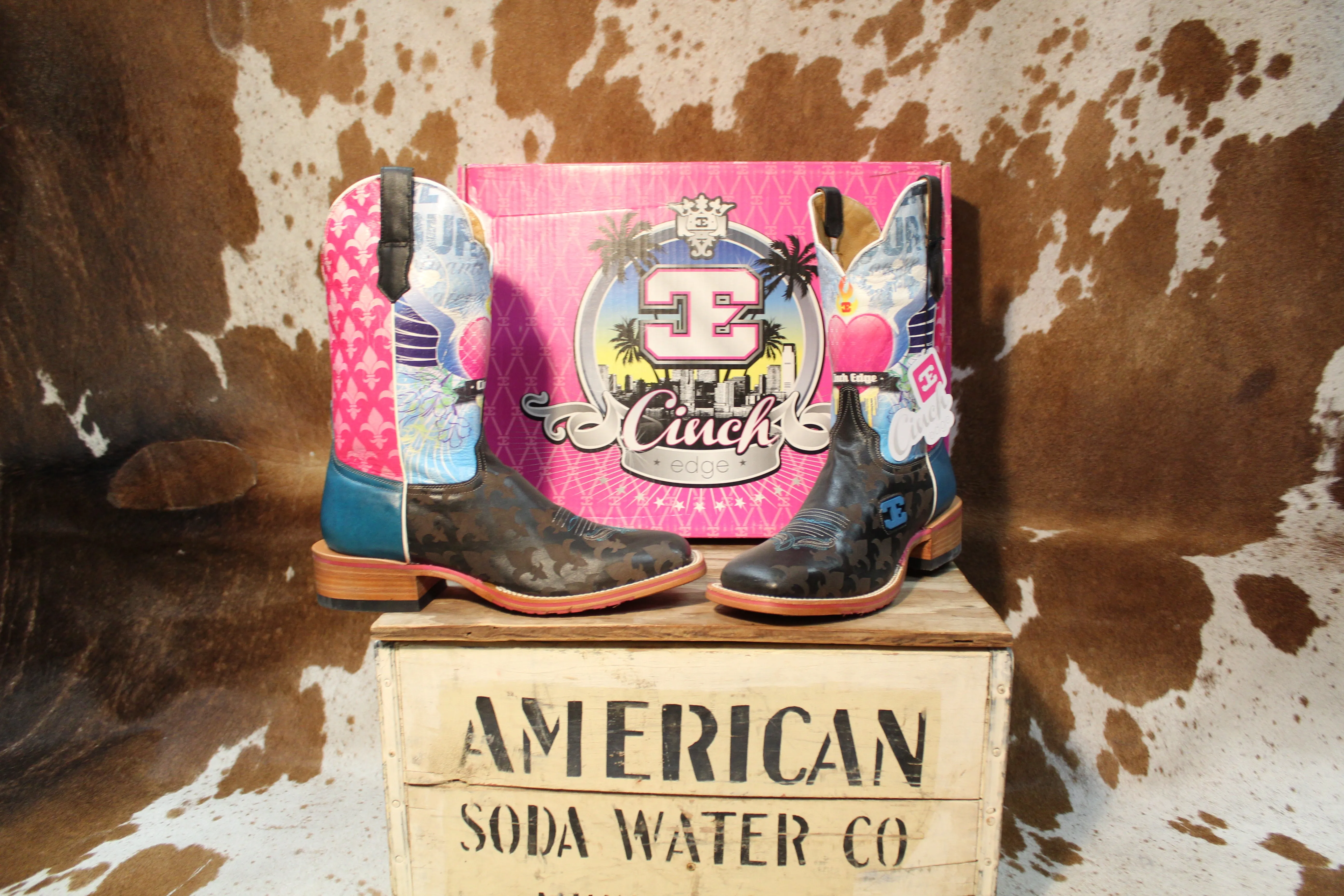 Cinch Women's Sacred Heart Boots