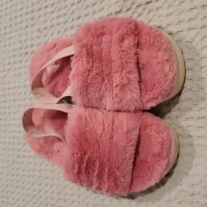 Koolaburra by UGG Slippers Size 2 (#1)
