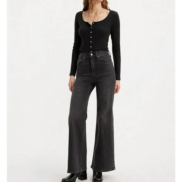 Levis Ribcage Flare  Jeans Size 31