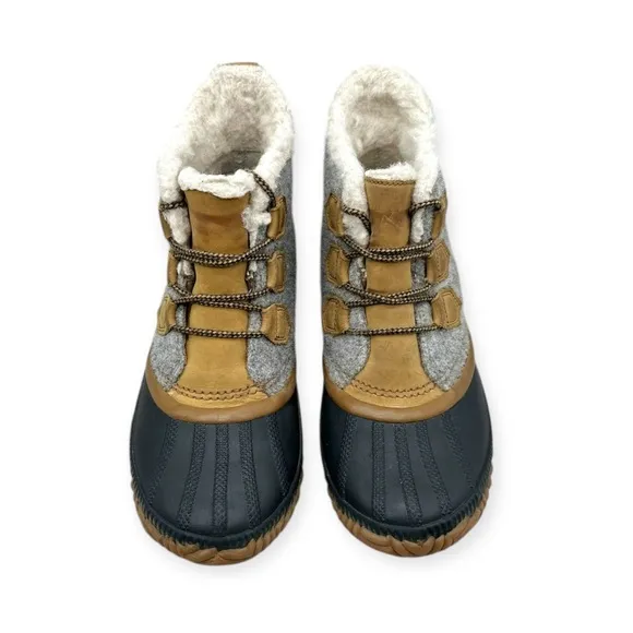 ☀️SALE☀️ Sorel Out n About Plus Waterproof Gray Wool Booties Size: 8.5