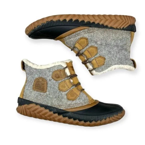 ☀️SALE☀️ Sorel Out n About Plus Waterproof Gray Wool Booties Size: 8.5