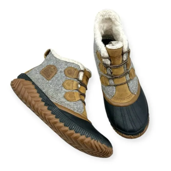 ☀️SALE☀️ Sorel Out n About Plus Waterproof Gray Wool Booties Size: 8.5