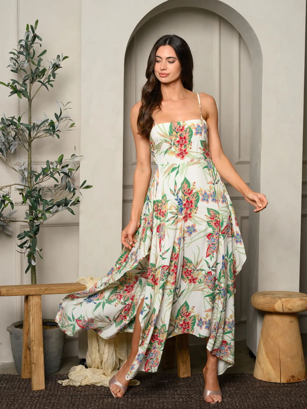 WOMEN'S SLEEVELESS OPEN BACK FLORAL HIGH-LOW MAXI DRESS