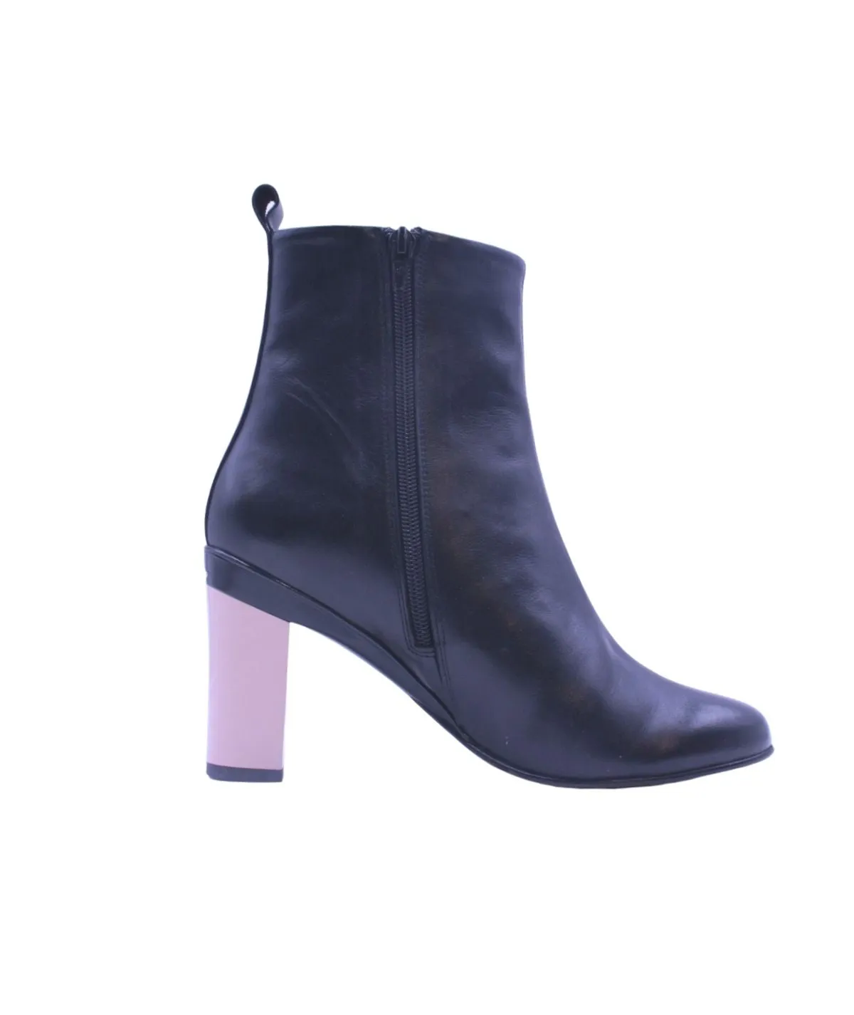 Yasifina Nude Boot